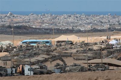 Hình ảnh vệ tinh hé lộ Israel xây hàng rào đất khổng lồ chia cắt Gaza