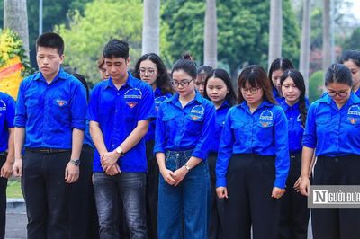 Tuổi trẻ Hội Luật gia Việt Nam dâng hương tri ân các anh hùng liệt sĩ