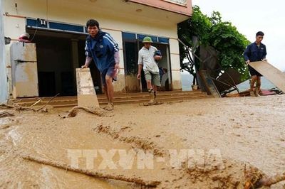 Tổ chức tìm kiếm người mất tích do mưa lũ, khắc phục hệ thống tuyến giao thông
