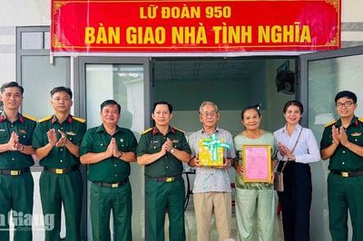 Lữ đoàn 950 trao nhà tình nghĩa cho thương binh ở Phú Quốc