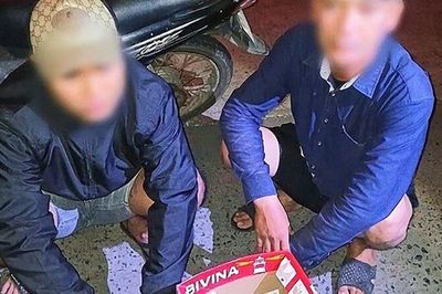 Phạt hành chính hai người phát tờ rơi quảng cáo cho vay tiền góp