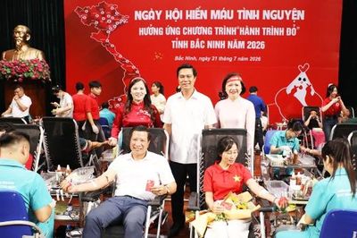 Bắc Ninh: Khai mạc chương trình 'Hành trình đỏ' và tôn vinh điển hình hiến máu tình nguyện