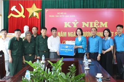 Bắc Ninh: Thăm, tặng quà Trung tâm Điều dưỡng thương binh Lạng Giang