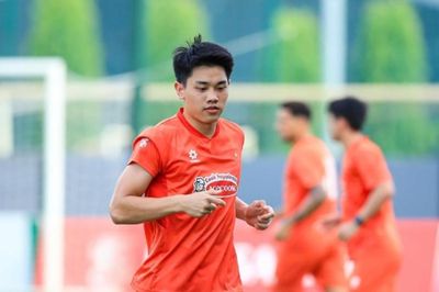 Đình Bắc ký hợp đồng 5 năm với CAHN; CLB Bắc Ninh thanh lý 13 cầu thủ