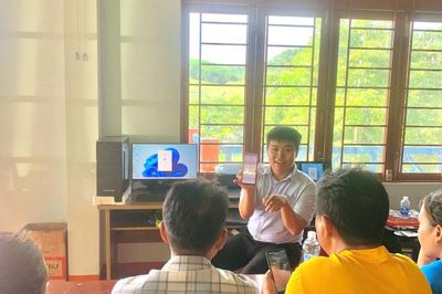 Xã Phước Trà nâng cao kỹ năng công nghệ thông tin cho cán bộ thôn