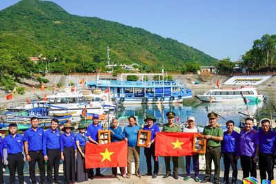 Tuổi trẻ Đà Nẵng 'Hành quân xanh' hướng về xã đảo Tân Hiệp
