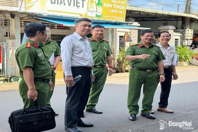 Đồng chí Đại tá Trần Anh Sơn - Phó Giám đốc Công an thành phố chủ trì kiểm tra công tác phòng cháy, chữa cháy tại Chợ Phước Thái và Chợ Tân Hiệp