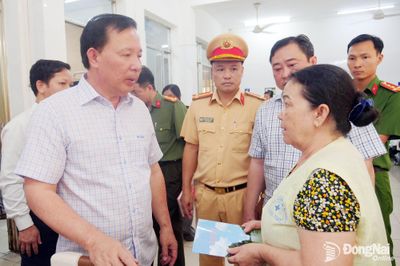 Chủ tịch UBND thành phố Đồng Nai thăm hỏi, hỗ trợ các nạn nhân vụ cháy xe khách đang điều trị tại bệnh viện