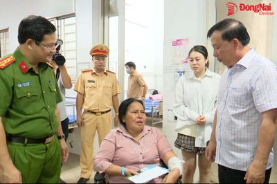 [Video] Chủ tịch UBND thành phố Đồng Nai kiểm tra hiện trường, động viên nạn nhân vụ tai nạn giao thông đặc biệt nghiêm trọng