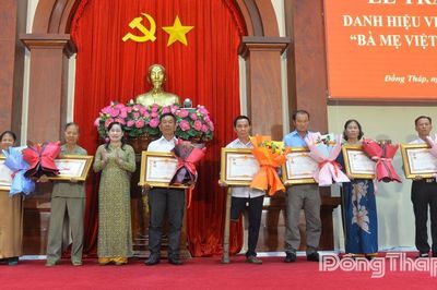 Đồng Tháp trao tặng danh hiệu vinh dự Nhà nước 'Bà mẹ Việt Nam Anh hùng'