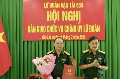 Đại tá Lê Văn Trường giữ chức Chính ủy Lữ đoàn Vận tải 655