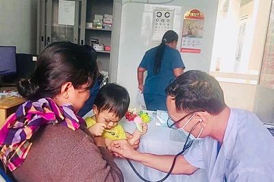 Xã Ia Pnôn khám sức khỏe định kỳ cho trẻ em dưới 6 tuổi