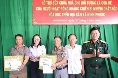 Xã Ninh Phước bàn giao nhà ở cho 2 gia đình chính sách