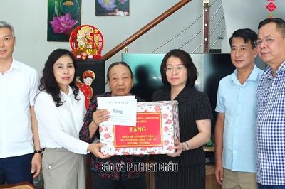Đồng chí Trưởng Ban Tổ chức Tỉnh ủy thăm hỏi, tặng quà nhân dịp 79 năm Ngày Thương binh - Liệt sĩ tại 2 xã: Nậm Hàng, Lê Lợi