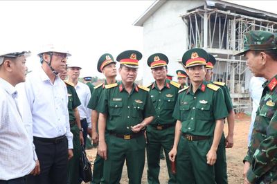 Quân khu 7 tham gia hỗ trợ thi công trường nội trú biên giới xã Quảng Trực