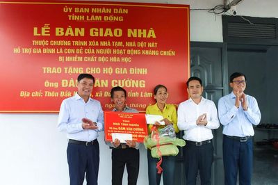 Lâm Đồng bàn giao nhà cho con đẻ người hoạt động kháng chiến bị nhiễm chất độc hóa học