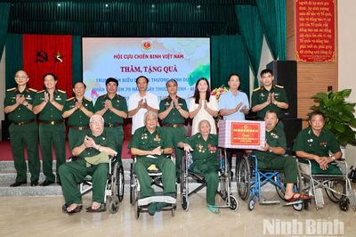 Đoàn công tác Hội Cựu chiến binh Việt Nam thăm, tặng quà các Trung tâm Điều dưỡng thương binh tỉnh