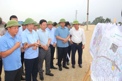 Đồng chí Chủ tịch UBND tỉnh kiểm tra, đôn đốc tiến độ giải ngân vốn đầu tư công một số dự án giao thông trọng điểm