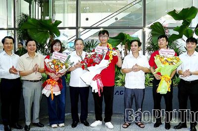 Đón học sinh đạt Huy chương Vàng Olympic Hóa học quốc tế về nước