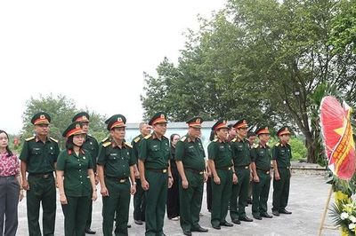 Hội Cựu chiến binh tỉnh dâng hương tưởng niệm các Anh hùng liệt sĩ