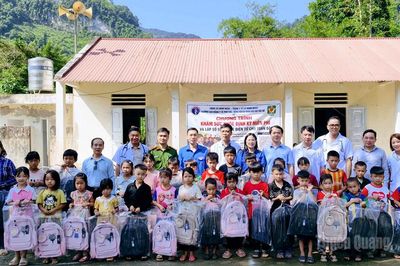 Hơn 300 người dân thôn Đoàn Kết, xã Minh Ngọc được khám sức khỏe, tư vấn và cấp, phát thuốc miễn phí