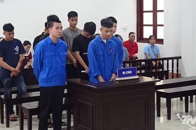 8 bị cáo lĩnh án vì gây rối trật tự công cộng