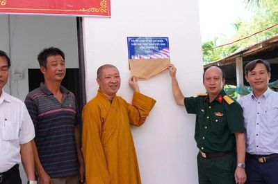 Ban Trị sự GHPGVN TP.HCM, Bộ Tư lệnh Thành phố và Viện Chuyên Tu trao nhà tình thương tại tỉnh Vĩnh Long
