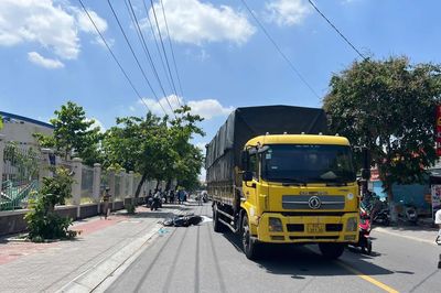 TP.HCM: Xe máy va chạm xe tải chạy cùng chiều, nam sinh 19 tuổi tử vong tại chỗ
