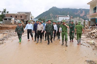 Phó Thủ tướng Hồ Quốc Dũng kiểm tra, chỉ đạo khắc phục hậu quả mưa lũ tại Lai Châu