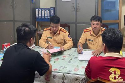 Tuyên Quang: Xử phạt hai tài xế tranh giành khách gây bức xúc trên mạng xã hội
