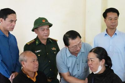 Đoàn ĐBQH tỉnh Lai Châu thăm hỏi, động viên các gia đình bị thiệt hại do thiên tai tại xã Mường Than