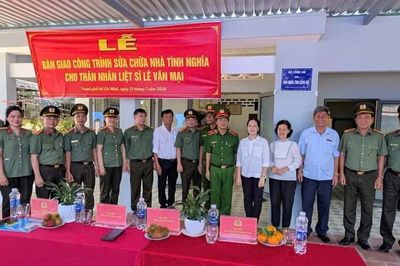 Công an TP Hồ Chí Minh bàn giao công trình nhà tình nghĩa