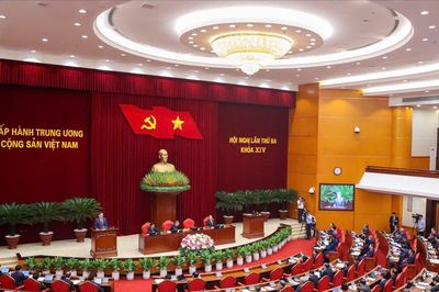 Ngày làm việc thứ hai Hội nghị Trung ương ba khóa XIV