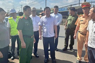Lãnh đạo thành phố Đồng Nai thăm hỏi nạn nhân, chỉ đạo làm rõ vụ cháy xe khách trên quốc lộ 1A