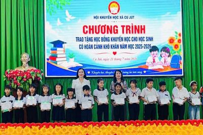 Xã Cư Jút (Lâm Đồng) tập huấn công tác khuyến học, trao 270 suất học bổng cho học sinh vượt khó