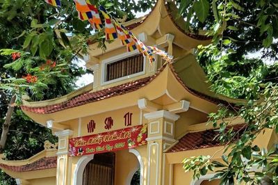 Viếng Vân Sơn tự trong cơn mưa mùa hạ