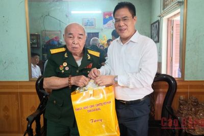 Lãnh đạo tỉnh, các đơn vị thăm, tặng quà gia đình chính sách, người có công nhân ngày 27/7