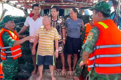 Kịp thời cứu 4 thuyền viên gặp nạn trên biển