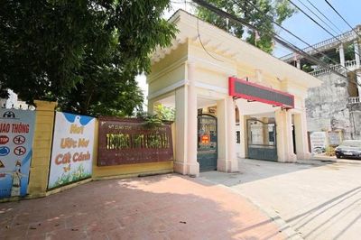 Xác minh thông tin tố giám thị làm bài hộ con gái hiệu phó Trường THPT Lương Tài ở Bắc Ninh