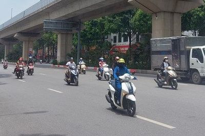 Hà Nội nắng nóng trước mưa dông