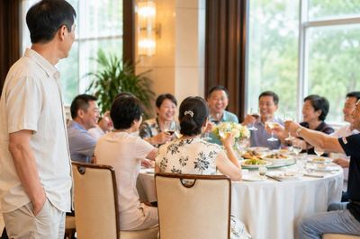 Họp lớp 40 năm khiến tôi hiểu: Có những tình bạn chỉ nên giữ trong ký ức