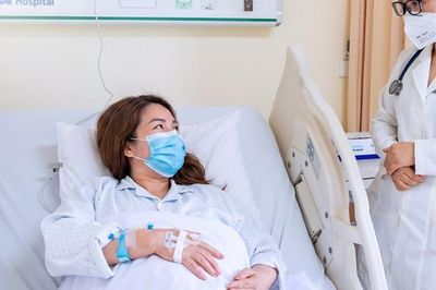 Chủ quan với đau ngực cuối thai kỳ, thai phụ bất ngờ phát hiện viêm màng phổi
