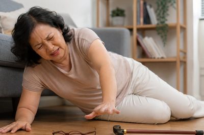 Tập chân có đủ để giảm nguy cơ té ngã?