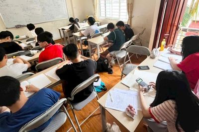 Giáo viên có được dạy thêm môn không đứng lớp?