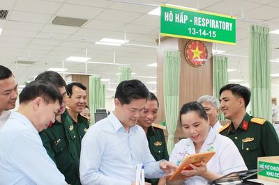 Cuối năm 2026, 100% nhân sự cơ quan nhà nước ở TPHCM phấn đấu hoàn thành 'bình dân học vụ số'