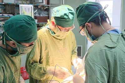 Tưởng rối loạn tiêu hóa, người đàn ông bàng hoàng phát hiện ung thư hiếm gặp