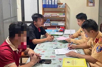 Xử phạt 2 tài xế xe khách chèo kéo, tranh giành khách gây bức xúc trên mạng xã hội