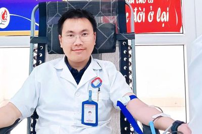 Bệnh viện thiếu máu, cán bộ y tế tình nguyện hiến máu cứu người