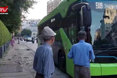 Hà Nội xây dựng lộ trình hạn chế phương tiện cá nhân vào trung tâm khi đầy đủ các điều kiện