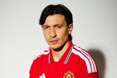 CĐV MU đòi bán Lisandro Martinez